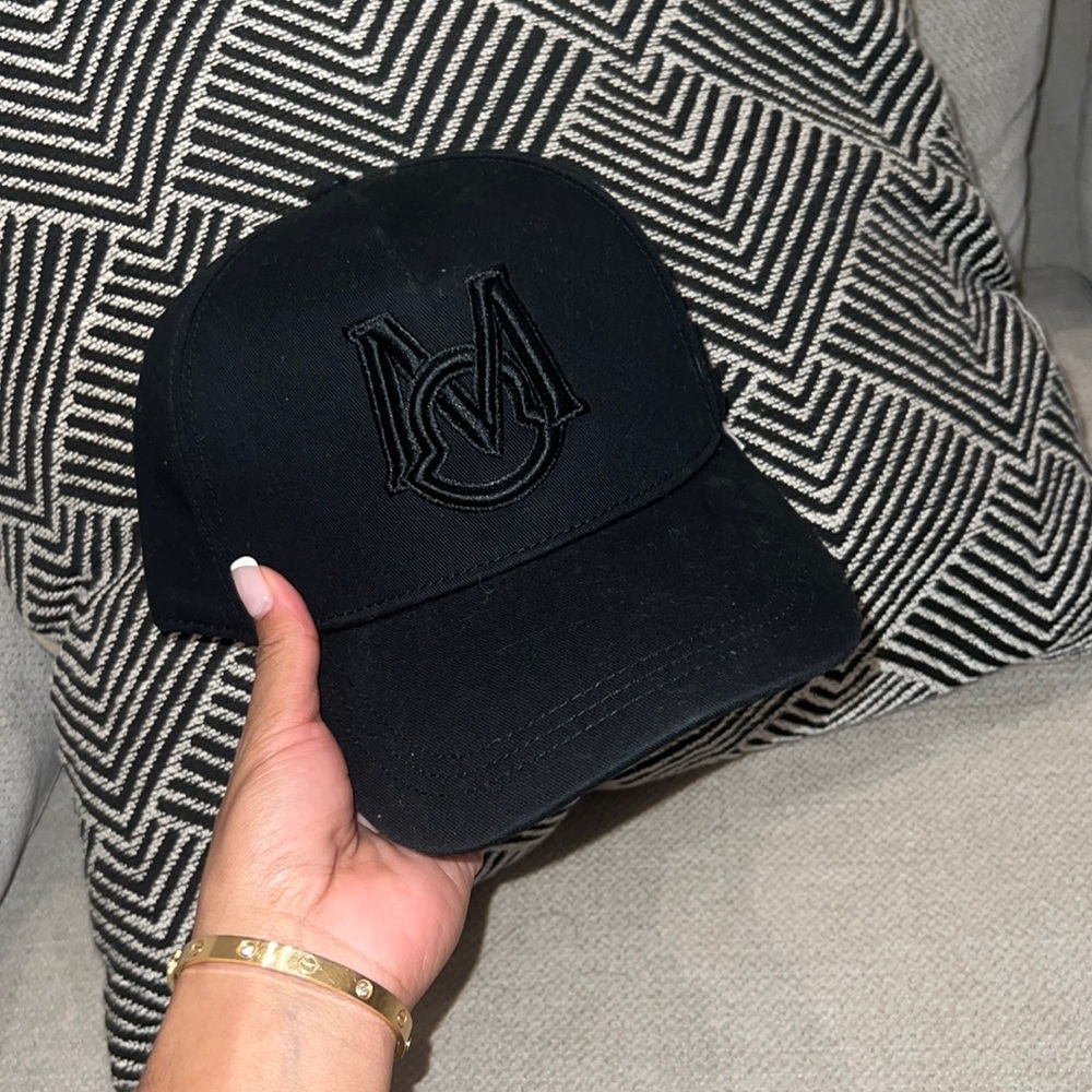 Moncler hat